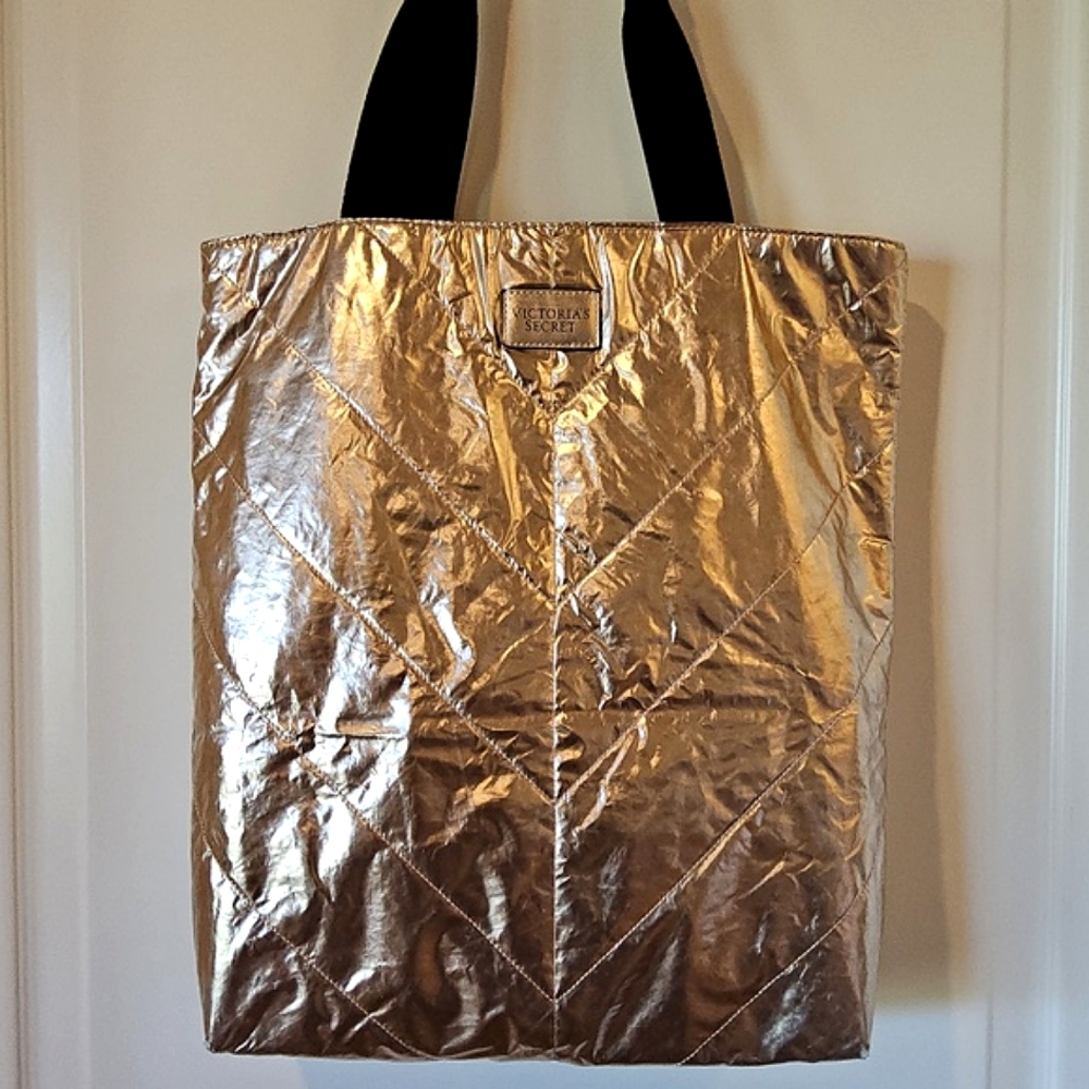 🍃 Victoria's Secret quilted tote bag